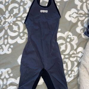 Grey & Black Arena Carbon Flex